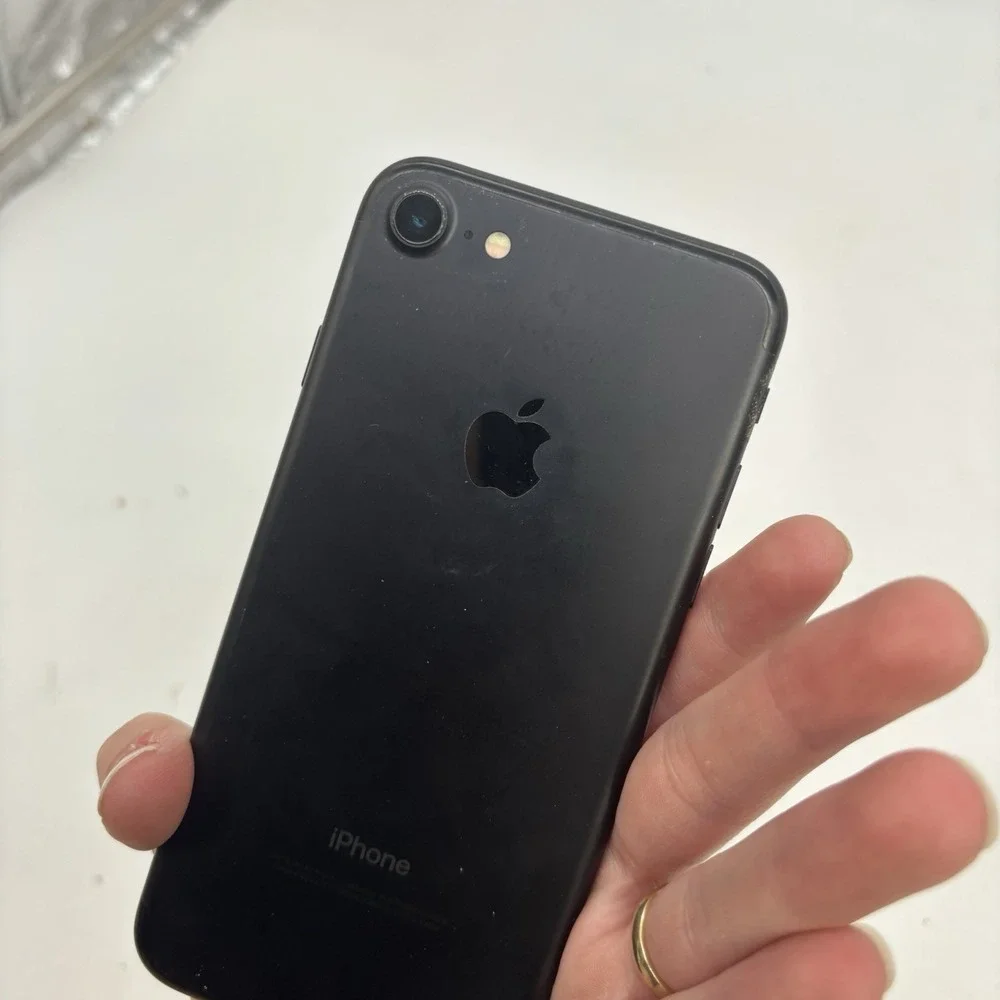 Apple iPhone 7 32GB Black Locked Good Condition Turns On